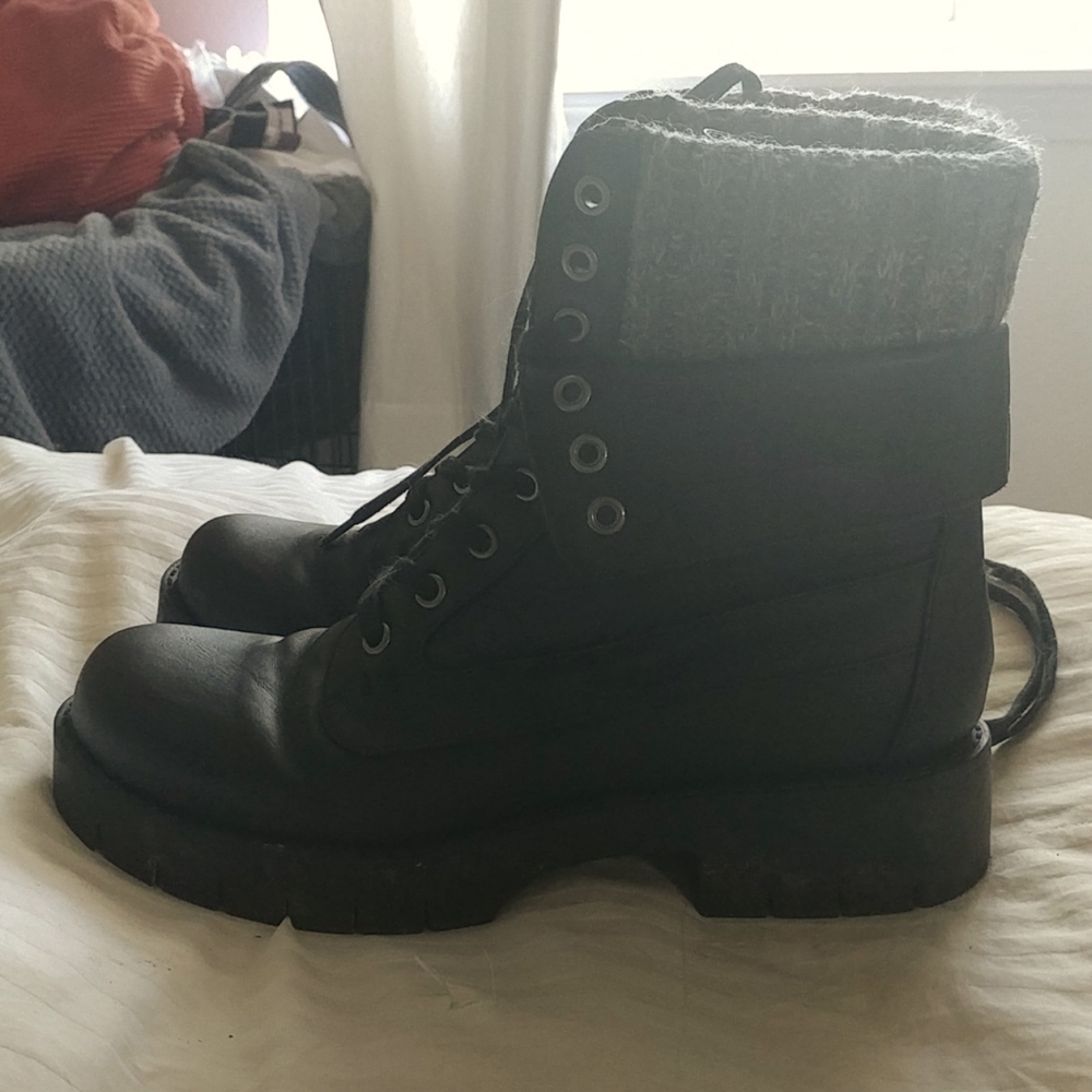 Brand:MIA size:9 color:black/grey